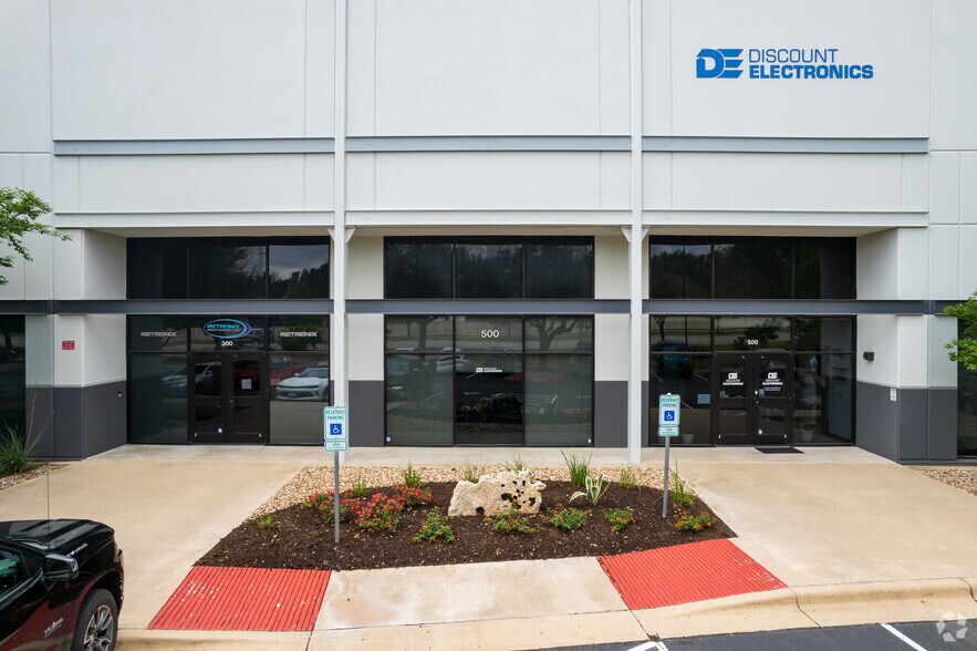More Photos Of 1007 Heatherwilde Blvd, Pflugerville Warehouse For Lease