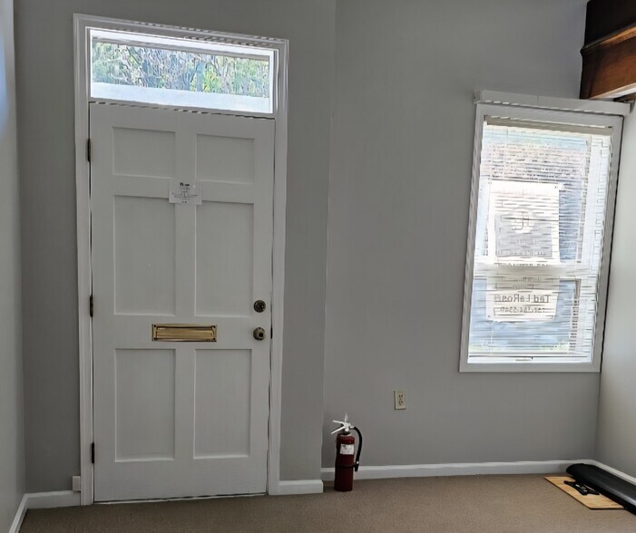 More Photos Of 1311 Jamestown Rd, Williamsburg Office For Sale