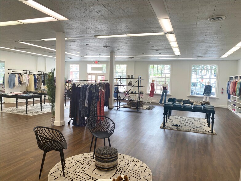 More Photos Of 141 Broad St, Charleston Storefront Retail Residential For Lease