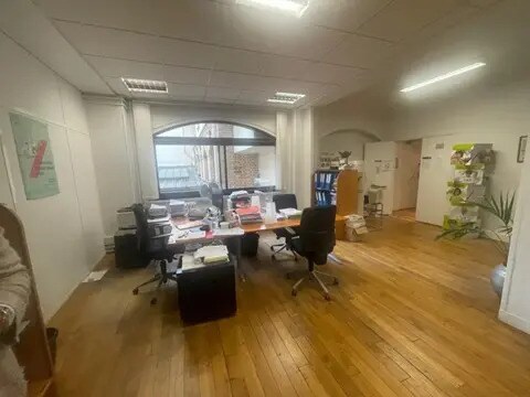 More Photos Of 21 Rue Viète, Paris Office For Sale