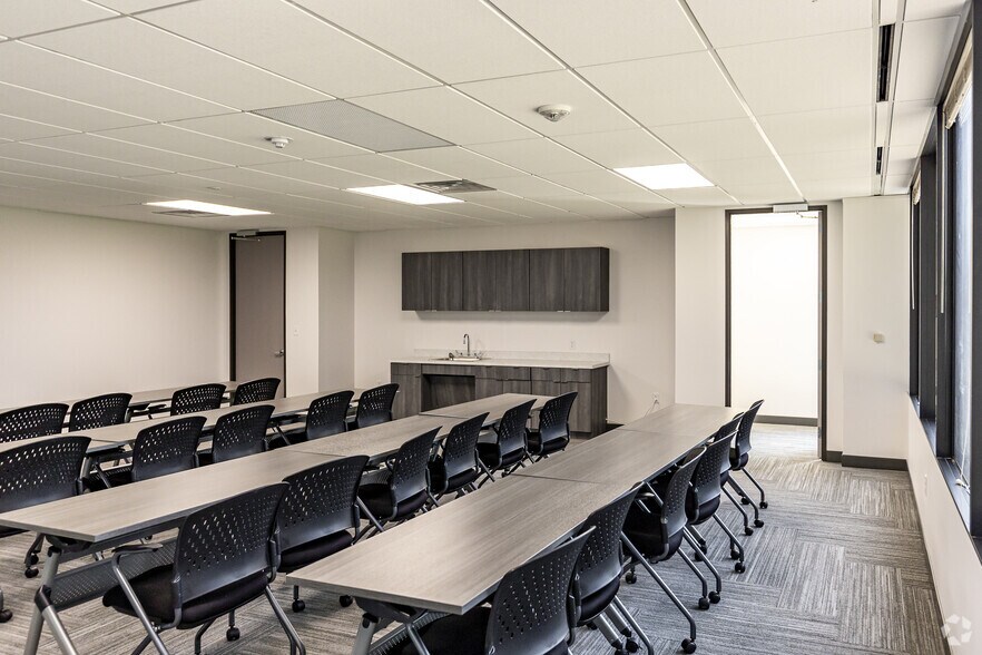 More Photos Of 1309 W 15th St, Plano Office For Lease