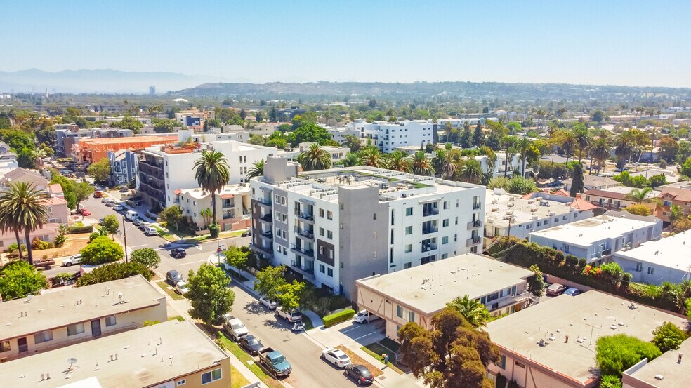 More Photos Of 11900 Courtleigh Dr, Los Angeles Apartments For Sale