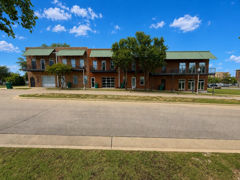 More Photos Of 84 Clark Blvd, Tupelo Office For Lease