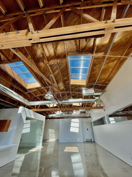 More Photos Of 1745 Berkeley St, Santa Monica Light Manufacturing For Lease