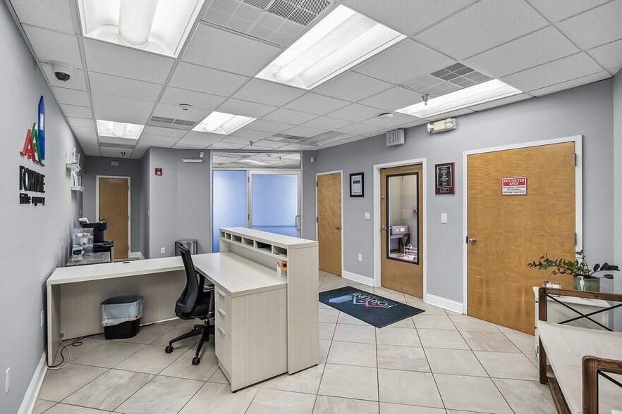 More Photos Of 39 Woodland Rd, Roseland Office For Sale