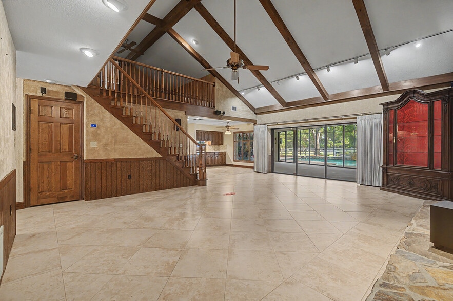 More Photos Of 2160 Laurence Dr, Clearwater Office For Sale