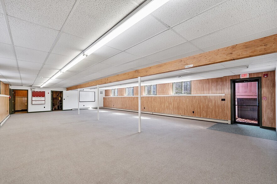 More Photos Of 1980 Lunenburg Rd, Lancaster Loft Creative Space For Lease