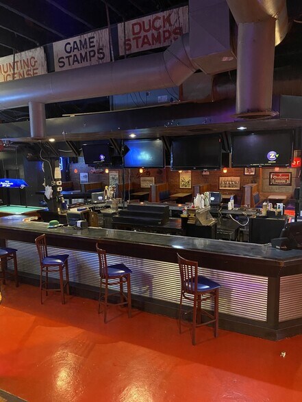 More Photos Of 117 N Mosley St, Wichita Bar For Lease