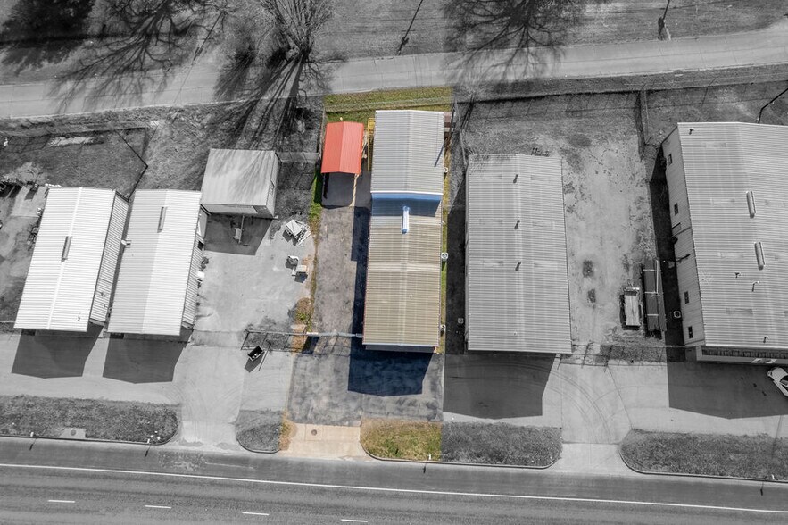 More Photos Of 5424 W Oak St, Palestine Showroom For Lease