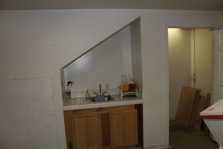 More Photos Of 661 N Pacific Ave, San Pedro Manufacturing For Sale