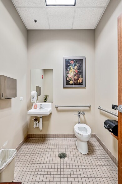 More Photos Of 1256 Waterford Dr, Aurora Medical For Sale