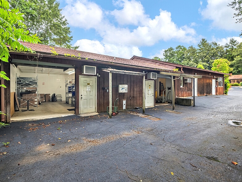 More Photos Of 141 Glenn Bridge Rd, Arden Light Distribution For Lease