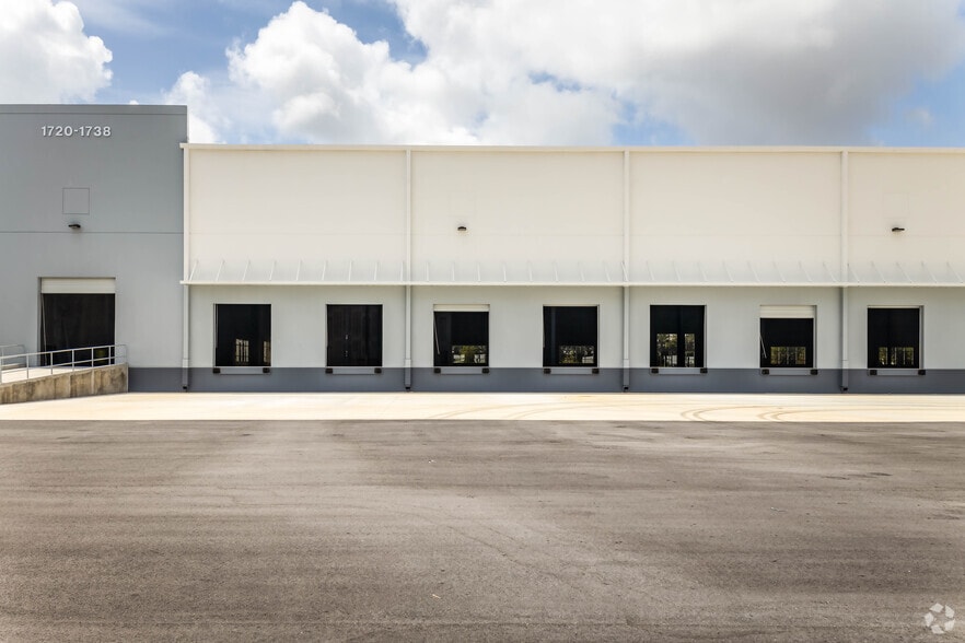 More Photos Of 1620 NW 215th St, Miami Gardens Unknown For Lease