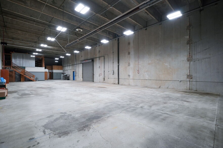 More Photos Of 1555-1557 SE Crystal Lake Dr, Corvallis Warehouse For Lease