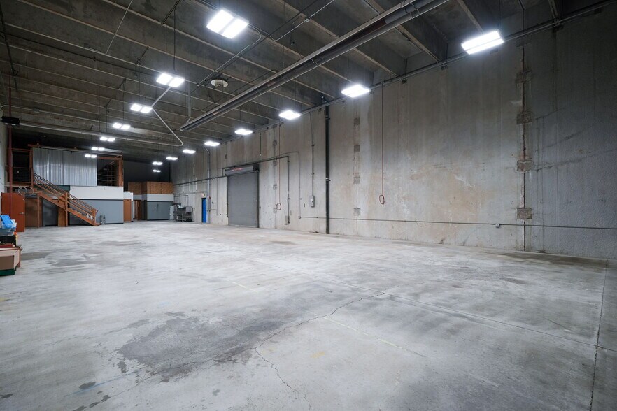 More Photos Of 1555-1557 SE Crystal Lake Dr, Corvallis Warehouse For Lease
