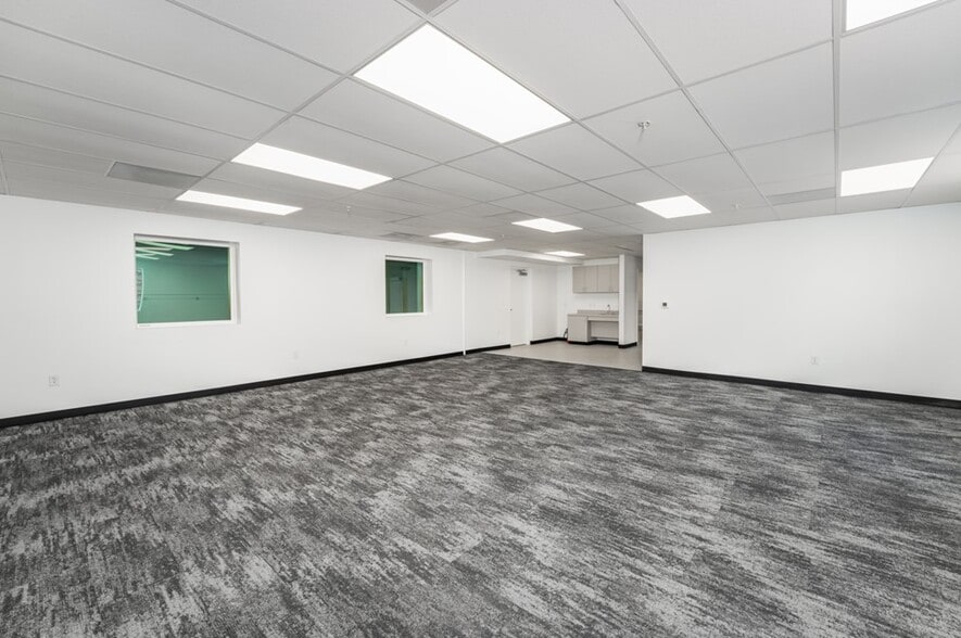 More Photos Of 6015 Murphy St, Houston Warehouse For Sale