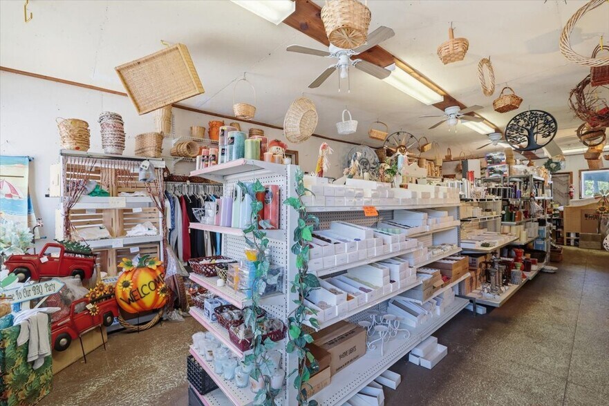 More Photos Of 1131 PA-390 Rt, Cresco General Retail For Sale