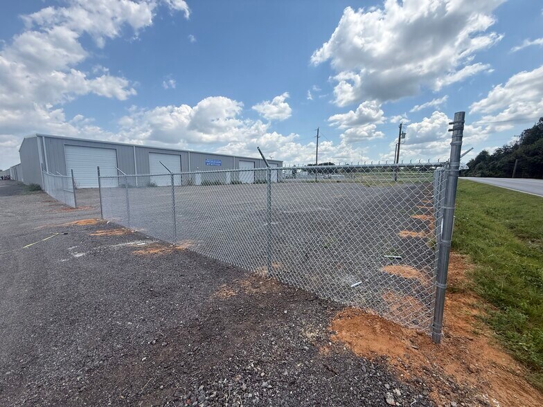 More Photos Of 5640 Eden Rd, Kennedale Unknown For Lease