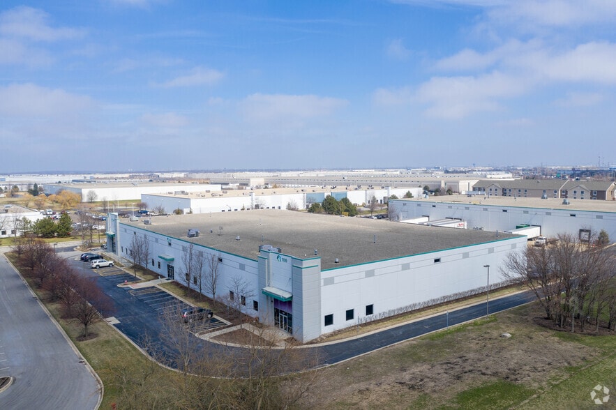 More Photos Of 901-939 E Park Ave, Libertyville Distribution For Lease