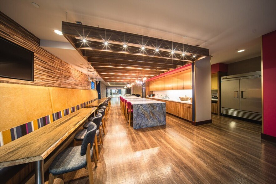 More Photos Of 1 Campus Martius, Detroit Office For Lease