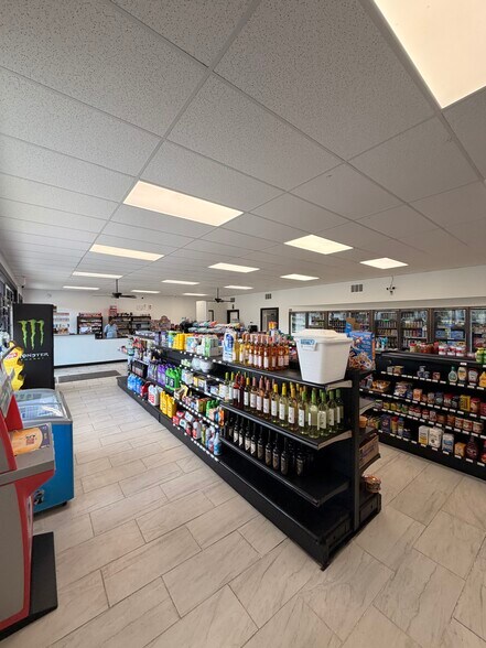 More Photos Of 1929 Clay St, Kissimmee Convenience Store For Lease