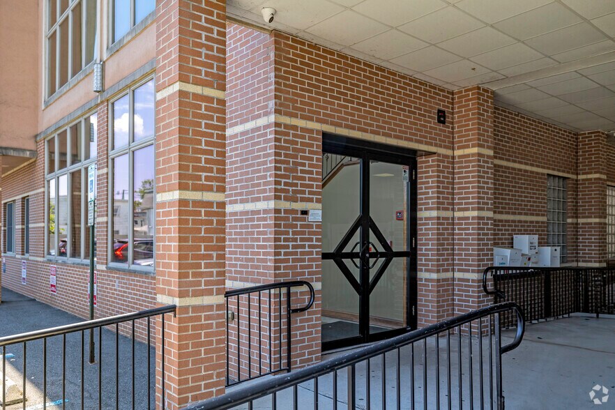 More Photos Of 160 Lanza Ave, Garfield Medical For Sale