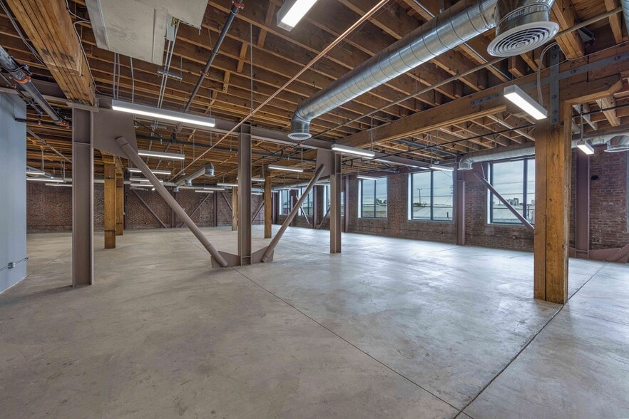 More Photos Of 440 Seaton St, Los Angeles Loft Creative Space For Sale