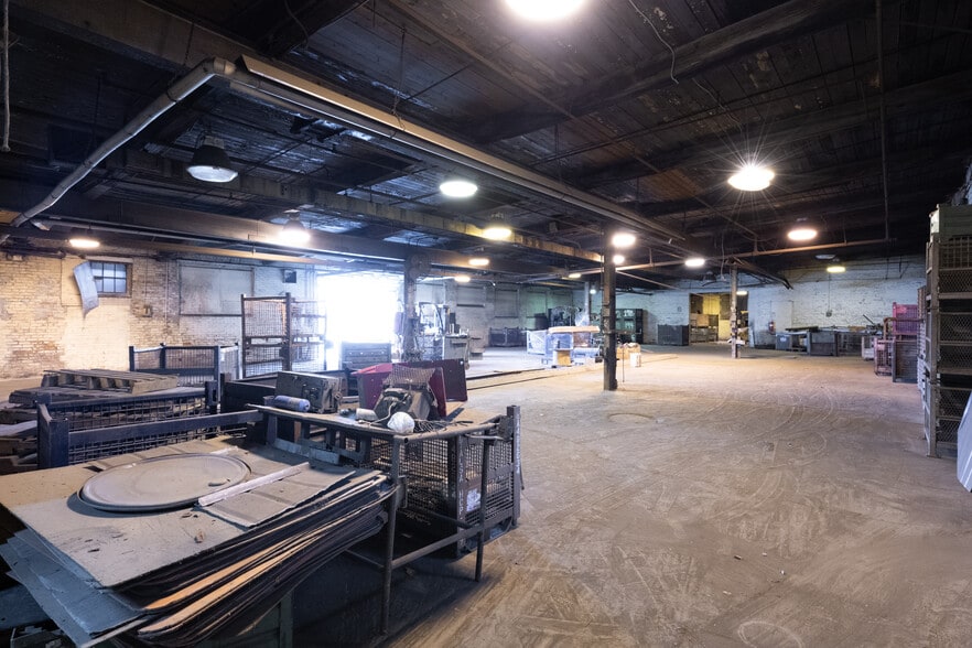 More Photos Of 1315 W 18th St, Anderson Warehouse For Lease