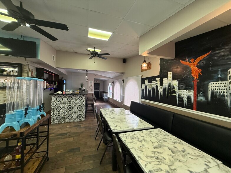More Photos Of 1297 Fort St, Wyandotte Restaurant For Sale