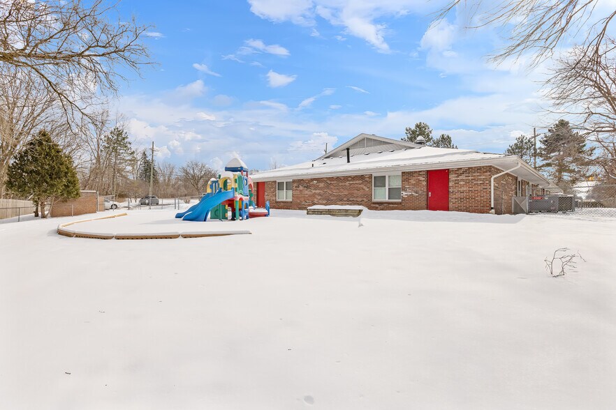 More Photos Of 5758 Cooley Lake Rd, Waterford Daycare Center For Sale