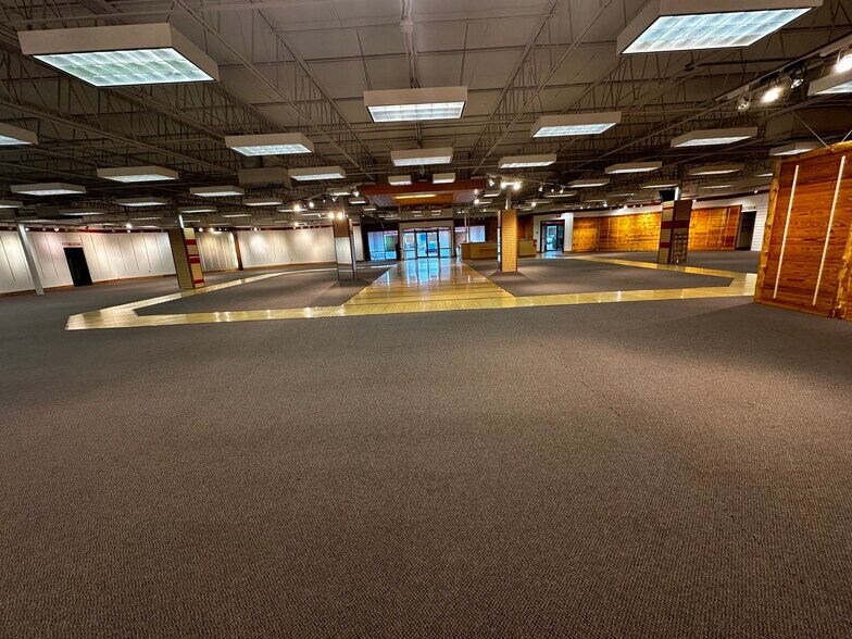 More Photos Of 3602 Grape Rd, Mishawaka Storefront For Lease