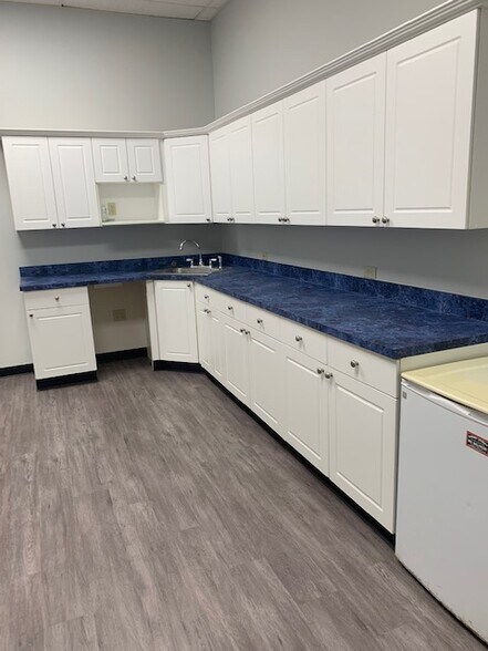 More Photos Of 950 Taylor Station Rd, Gahanna Research And Development For Sale