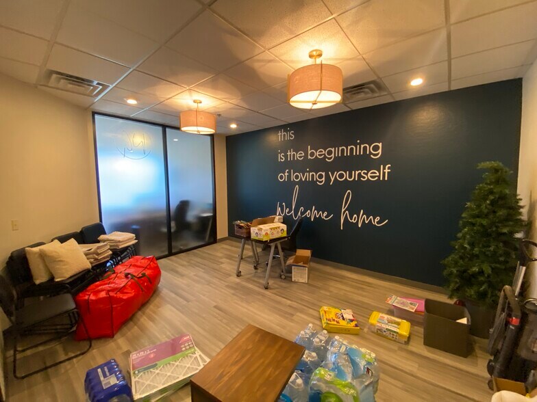More Photos Of 8263 W Thunderbird Rd, Peoria Office For Lease