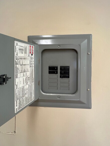 More Photos Of 1521 S Denver Ave, Tulsa Office For Sale