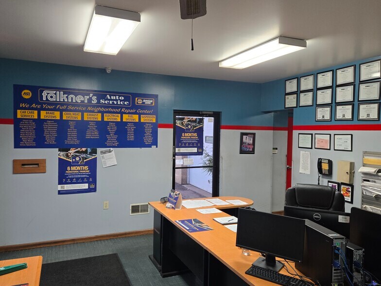 More Photos Of 2671 Seneca St, West Seneca Auto Repair For Sale