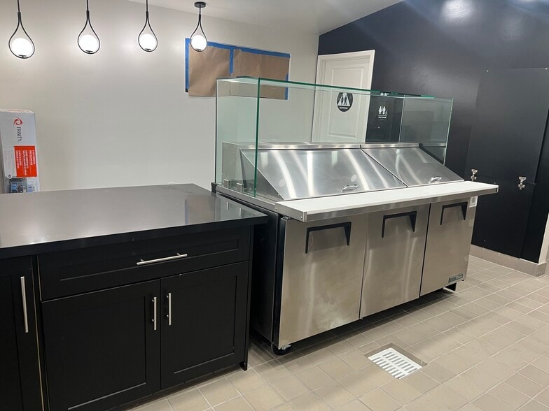 More Photos Of 814 N Kenilworth Ave, Glendale Freestanding For Lease