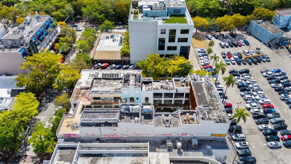 More Photos Of 3120-3138 Commodore Plz, Coconut Grove General Retail For Sale