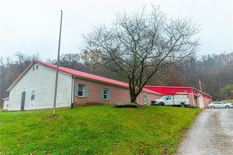 More Photos Of 1567 Cassingham Hollow Dr, Coshocton Flex For Sale