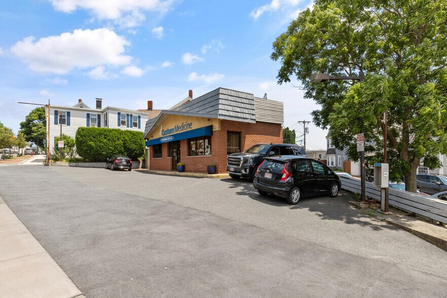 More Photos Of 25 Cabot St, Beverly General Retail For Sale