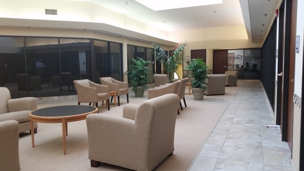 More Photos Of 1999 Wabash Ave, Springfield Office For Sale