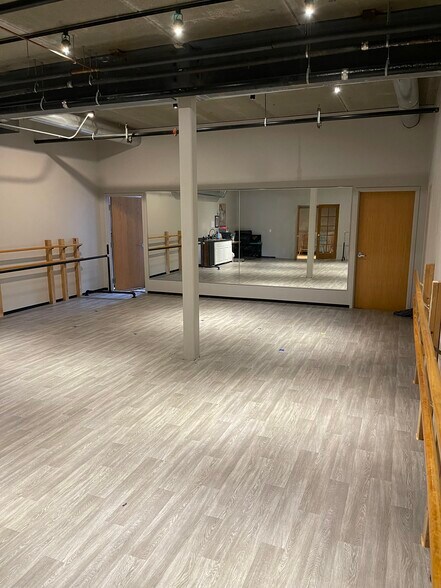 More Photos Of 141 1st St W, Waconia Office For Lease