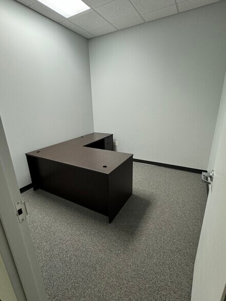 More Photos Of 10781 Park Blvd, Seminole Unknown For Lease
