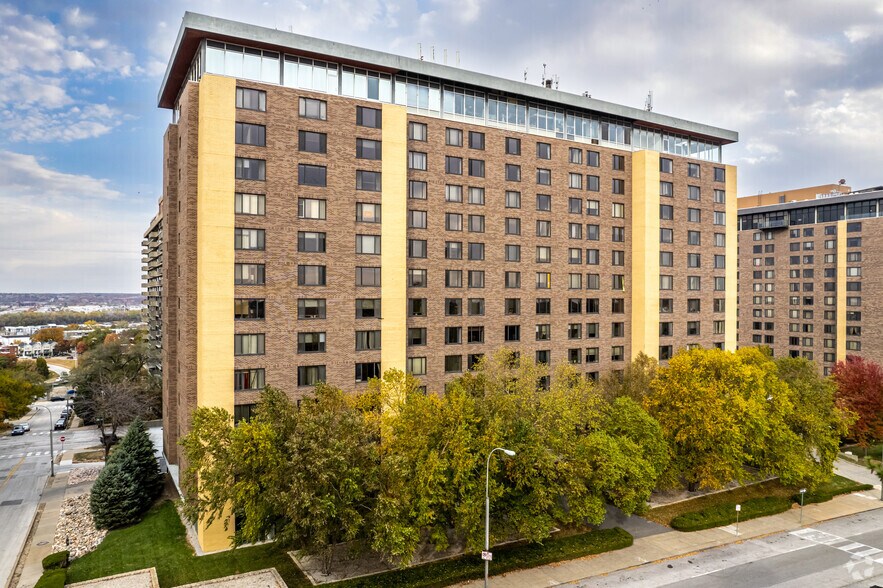 More Photos Of 600 E 8th St, Kansas City Apartments For Sale