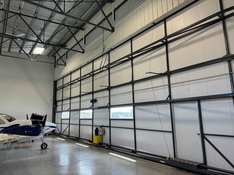 More Photos Of 12555 Rue Service A-4, Mirabel Industrial For Sale