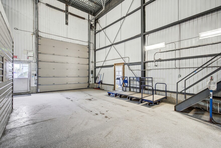 More Photos Of 1550-1560 Rue Michelin, Laval Self Storage For Sale