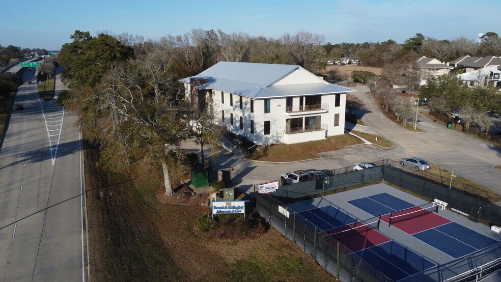 More Photos Of 111 N Causeway Blvd, Mandeville Office For Lease