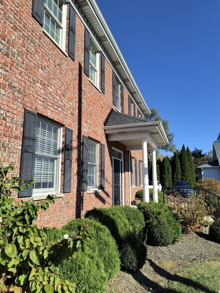 More Photos Of 9421 Joliet St, Saint John Medical For Lease