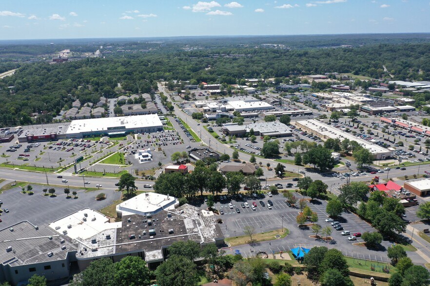 More Photos Of 10915 N Rodney Parham Rd, Little Rock Medical For Lease