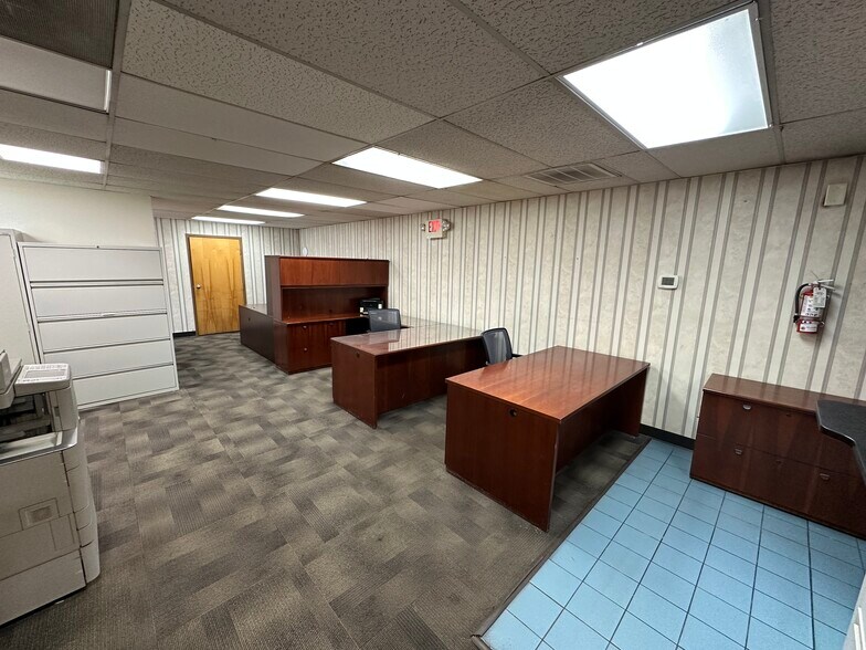 More Photos Of 8271 Brock Bridge Rd, Laurel Warehouse For Lease