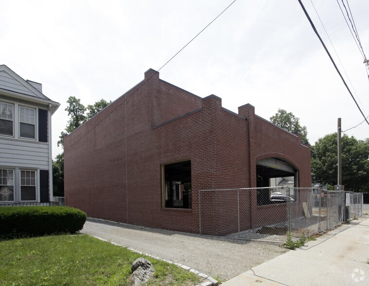 More Photos Of 20 Forest Ave, Glen Cove Freestanding For Lease